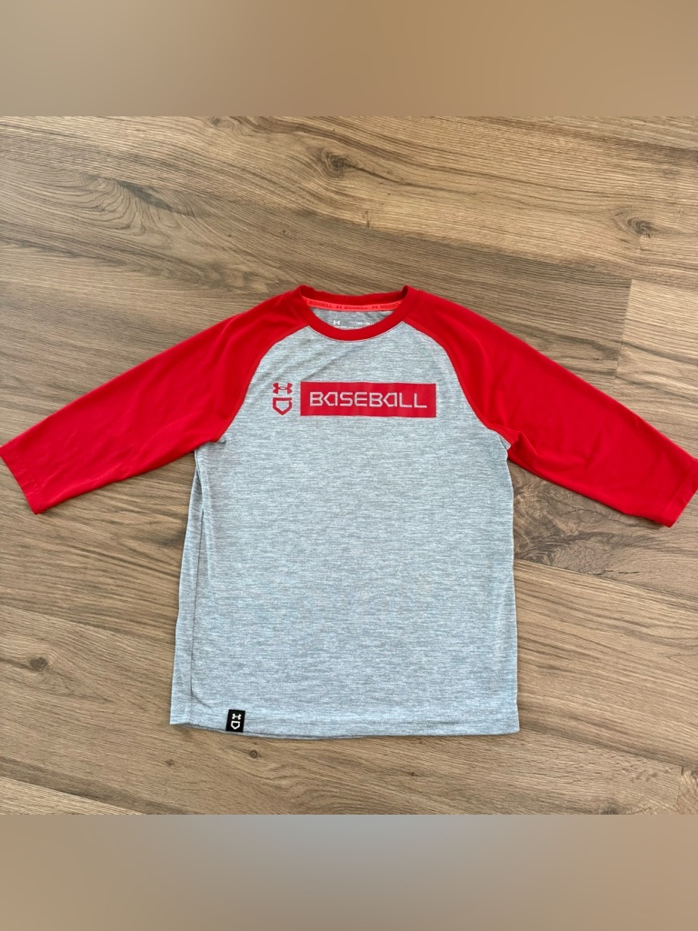 Under Armour Boys Baseball Raglan Sleeve Shirt YMD Medium Red Gray HeatGear